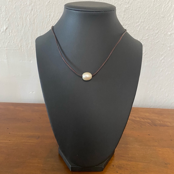 Handmade 3 Pearl Necklace with Leather Cord - Picture 1 of 4